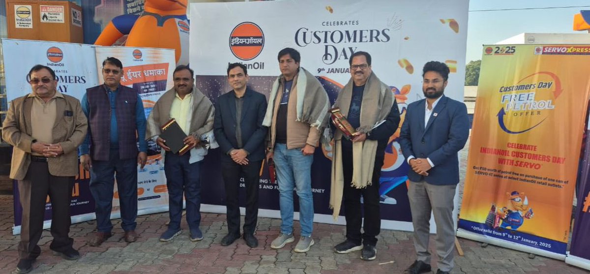 We thank all our customers on #IndianOilCustomersDay. Thank you for patronising us and trusting us. Kanpur DO celebrates  Customers Day with esteemed customers. 
<a href="/rajesh29536/">Rajesh Singh</a> <a href="/DirMktg_iocl/">Director (Marketing), IndianOil</a> <a href="/IndianOilcl/">Indian Oil Corp Ltd</a> 
#EnergyOfIndia #CustomerCentricity #FuellingExcellence
#DrivenByYou