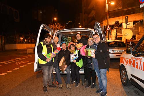 sants3radio's tweet photo. Els barris de Sants-Montjuïc recullen més d'11.500 joguines que han arribat a unes 75 entitats.🪁🎁🧸🧩
Al #SantsMontjuïcAlDia entrevistem a @espinmorales de @lanau_org @FedeHostafrancs @sants3radio i #EL3.

🎧Audio👉https://t.co/IoQ7bUrdjc
📰Notícia📸👉https://t.co/ZrGH4zK0TZ https://t.co/EWbByg6Wc7