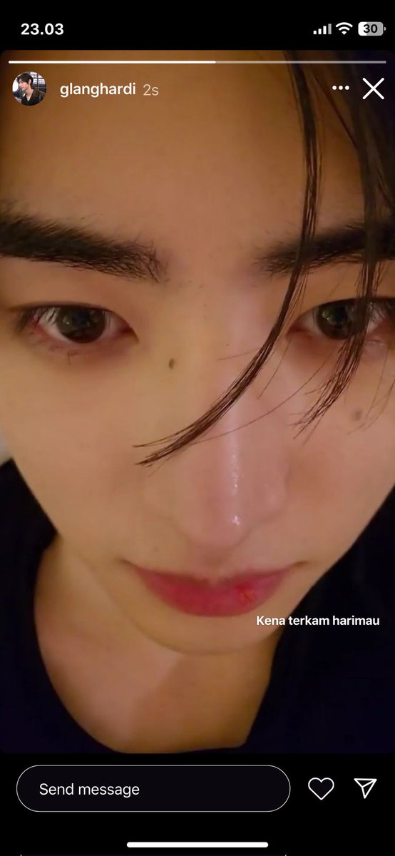 napibble's tweet photo. — keluarga cemurut pt.21

ini bukan akhir dunia, kenapa tidak mencoba untuk menikmatinya sesaat? 

; a jayhoon few tweets au
(cw ⚠️ // making out video) https://t.co/LVlPtxnXgv