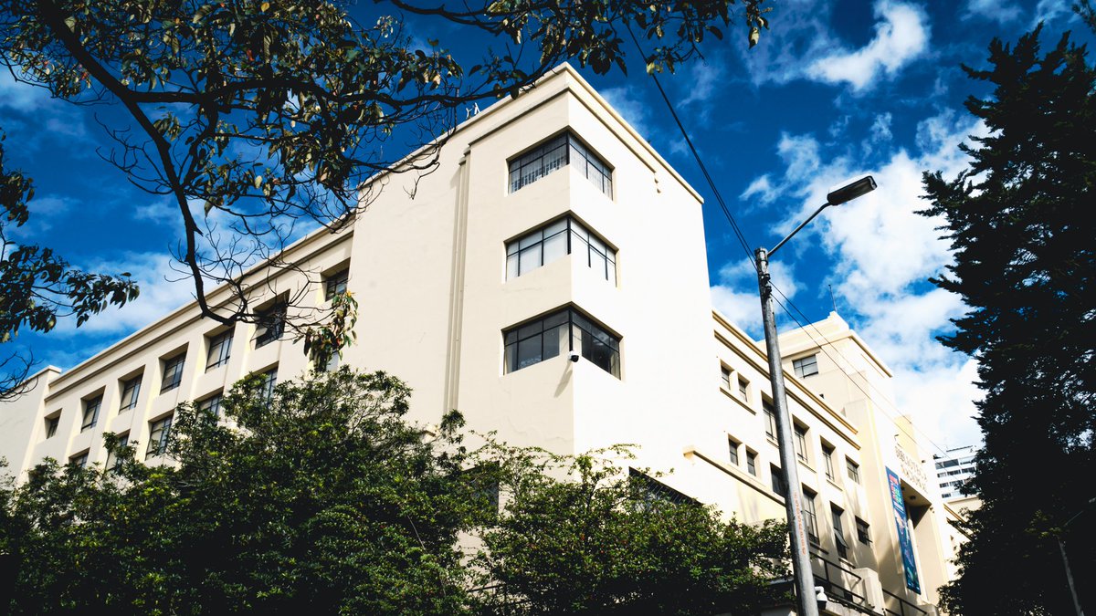 🔨 📐 El 9 de enero de 2027, la Biblioteca Nacional de Colombia cumplirá 250 años.

Estamos listos para empezar a celebrar esta fecha con el anuncio de un sueño: los estudios para la ampliación arquitectónica de nuestro edificio.

Hoy cumplimos 248 años cuidando la memoria: