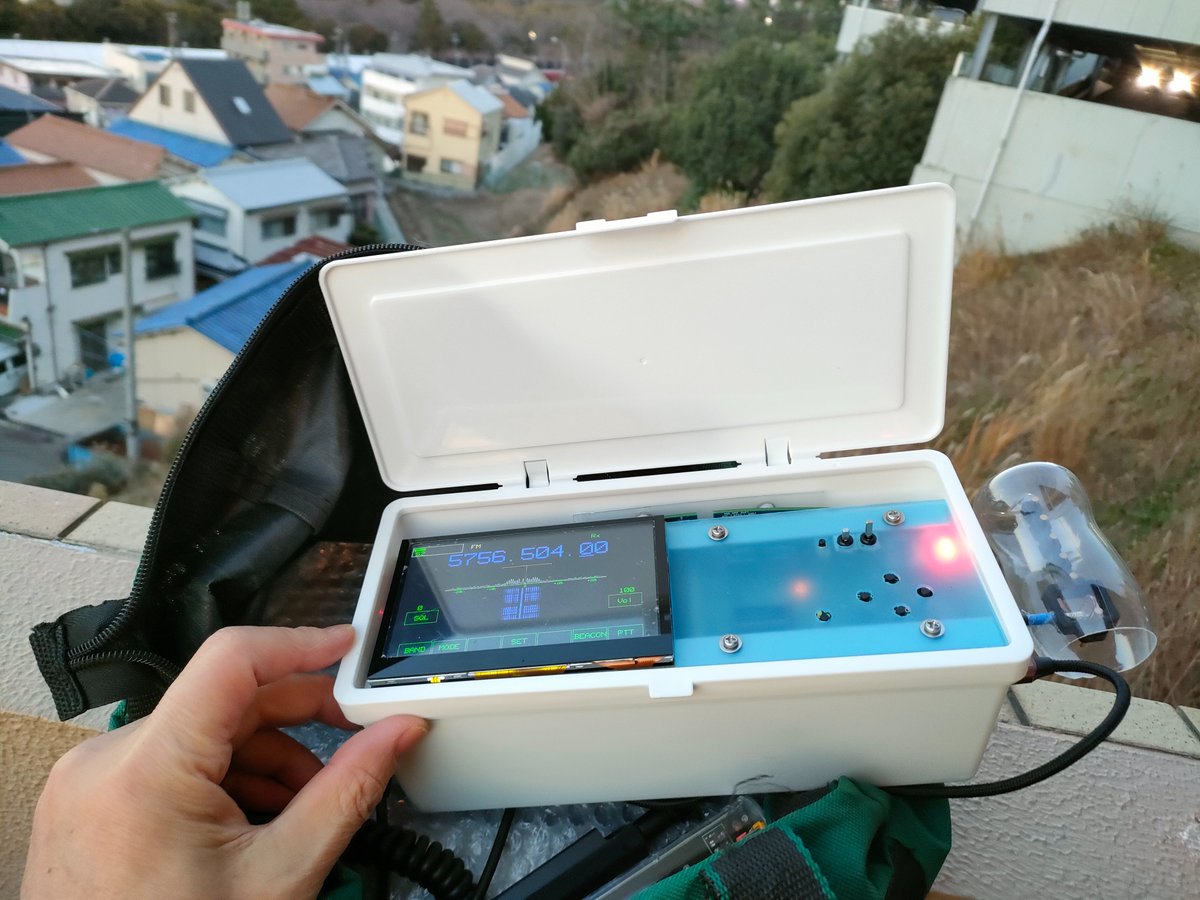 MASAFUKUI2's tweet image. #PlutoSDR #Transceiver の製作は2作目本番機、完成度は85%まで進行中
主な仕様
　18650リチウム電池内蔵のハンディー機
　内蔵電池で3時間連続受信可
　受信は70MHz～6GHz全帯域
　送信は5.6Gバンド　出力1W程度
　USB-C端子から充電中も送受信可

追って中身を紹介致します

#Hamradio #DIY #5600MHz