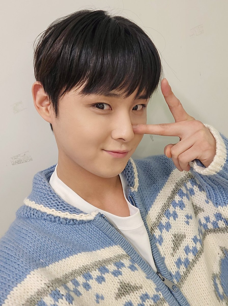 [📸] 250109 MINGYU's BIRTHDAY PARTY 

🐹🧡🎂 

#MINGYU #민규