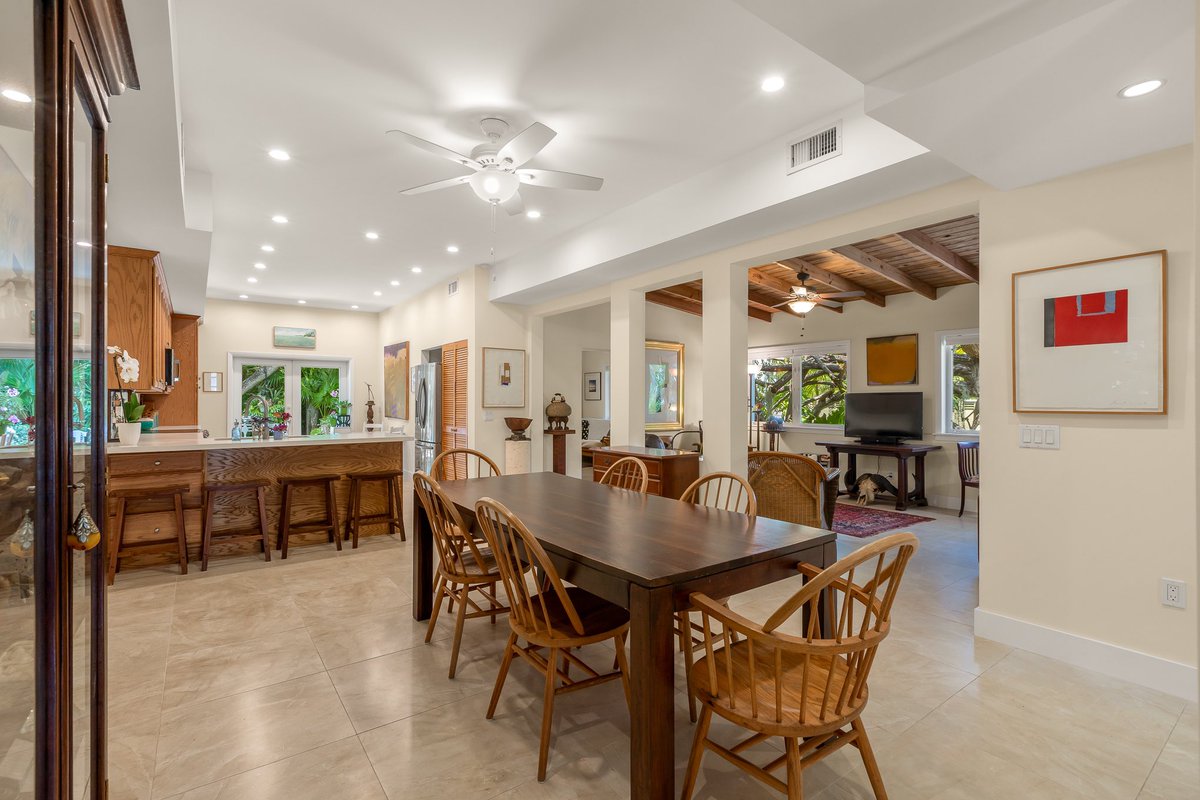 teamkaufelt's tweet photo. 🪧 OPEN HOUSE SATURDAY (1/11) FROM 1P-3P

Read more at: https://t.co/AZ9qtwqF6p

📍 1414 Leon Street – Situated among tropical foliage and crowned by the 300+ year old Champion Buttonwood tree

$1,795,000 | 3BD | 2BA | 1,936SF | 7,013SF LOT https://t.co/yur3wSxvr4