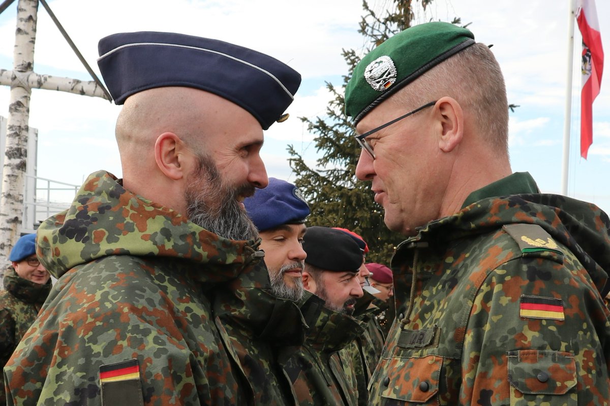 Bw_Einsatz's tweet photo. Kräfte der #BundeswehrimEinsatz wurden zu Jahresbeginn in Pristina für ihre Leistungen durch Brigadegeneral Christian Nawrat und Oberst Christian Gerber ausgezeichnet. Die Soldatinnen und Soldaten von #KFOR und #NALT erhielten die nationale und internationale Einsatzmedaille. https://t.co/zzp4UVXHM9