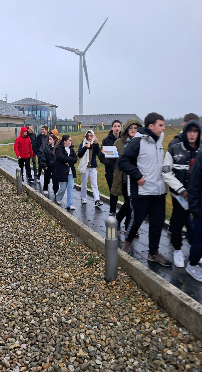 FSotavento's tweet image. Primeiro grupo do ano 2025 que participa nas nosas actividades de #EducaciónEnerxética, o alumnado do #IESRosalíadeCastro 

Primer grupo del año 2025 que participa en nuestras actividades de #EducaciónEnergética, el alumnado del #IESRosalíadeCastro