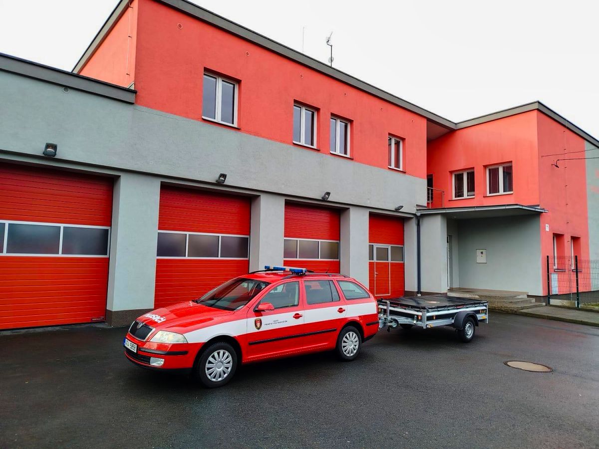 hasicifrenstat's tweet photo. Do majetku jednotky byl z rozpočtu Města Frenštát pod Radhoštěm pořízen nový nákladní vozík v hodnotě 48 122,10 Kč, který bude využíván pro převoz techniky a materiálu při živelných pohromách a jiných příležitostech. https://t.co/ikasRjanR7 https://t.co/JVV5CVvBer