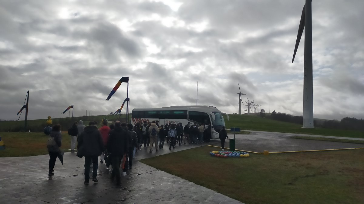 FSotavento's tweet image. Primeiro grupo do ano 2025 que participa nas nosas actividades de #EducaciónEnerxética, o alumnado do #IESRosalíadeCastro 

Primer grupo del año 2025 que participa en nuestras actividades de #EducaciónEnergética, el alumnado del #IESRosalíadeCastro