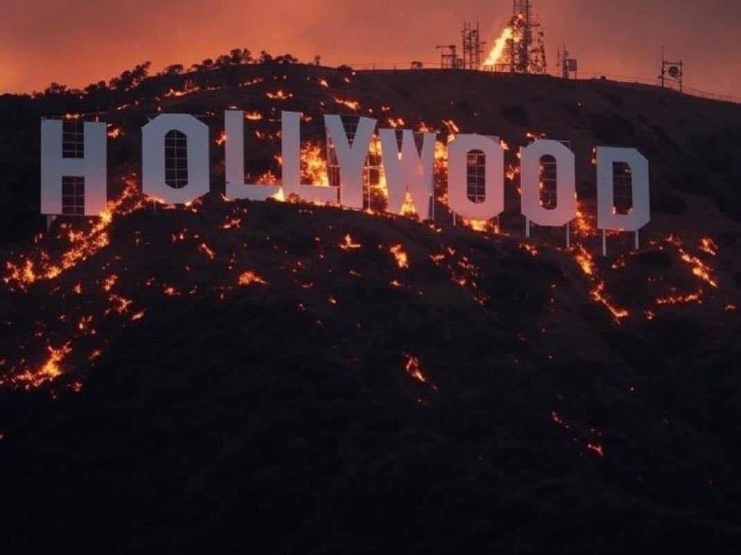Skyboyz15's tweet image. 🇺🇸ป้าย Hollywood บนยอดเนินเขา หนึ่งในแลนด์มาร์กที่สำคัญของรัฐแคลิฟอร์เนีย ถูกห้อมล้อมไปควันไฟ
ขณะที่ศูนย์ข้อมูลสภาพภูมิอากาศโลกของ AccuWeather ประเมินมูลค่าความเสียหายทางเศรษฐกิจอาจสูงกว่า 52,000 ล้านดอลลาร์สหรัฐ (ราว 1.8 ล้านล้านบาท) แล้ว
#ไฟป่า #แคลิฟอร์เนีย #ไฟป่าแคลิฟอร์เนีย