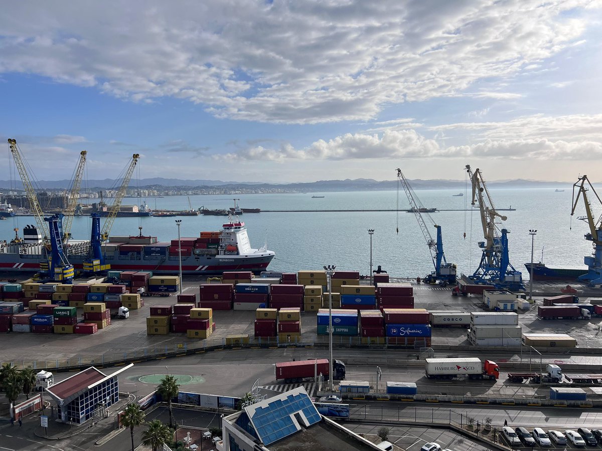DurresPort's tweet photo. #ContainerThursday⛴🏗🌊
#Spotted👀: #Rijnborg container ship flying under the flag of #Nethelands🇳🇱unloading 512 Pcs @ quay 6 today.This ship is 176 m long &amp; has a GT of 16.506 t.🚢🏗

#Maritime🇦🇱⚓️🚢 #portcity #logistics  #shipping #cargo #portainers #harbour
#Thursdayvibes📸 https://t.co/88XcZaSFiT