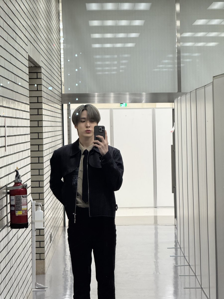 ATEEZofficialjp's tweet photo. [#YUNHO] ✌
#ATEEZ #에이티즈 #エイティーズ https://t.co/SrwkdLwKKl