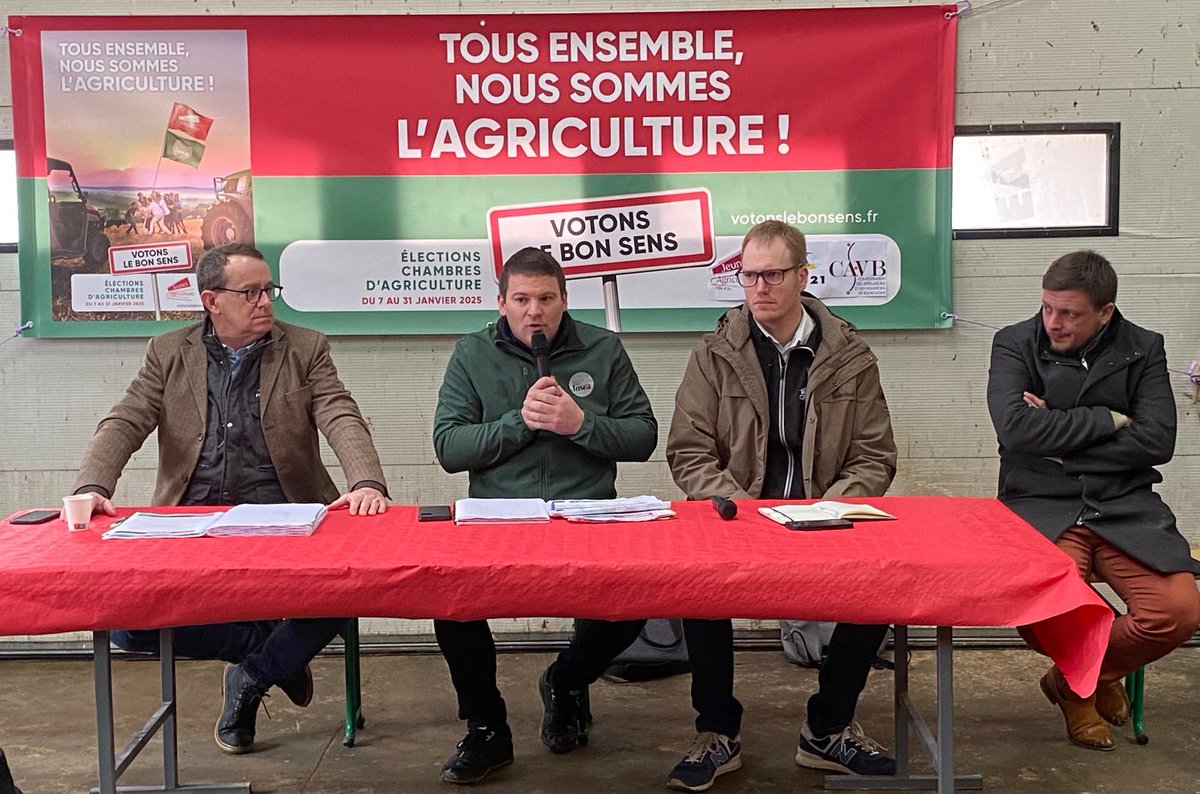 🟢🔴<a href="/MeyerPierre68/">Pierre Meyer</a>, membre du CA #JeunesAgriculteurs et <a href="/yohannbarbe/">Yohann Barbe</a>, porte-parole <a href="/FNSEA/">La FNSEA</a> sont devant une cinquantaine de personnes dans une exploitation de Côte d’Or pour les élections Chambres d'agriculture 🚜✊
🔗 votonslebonsens.fr