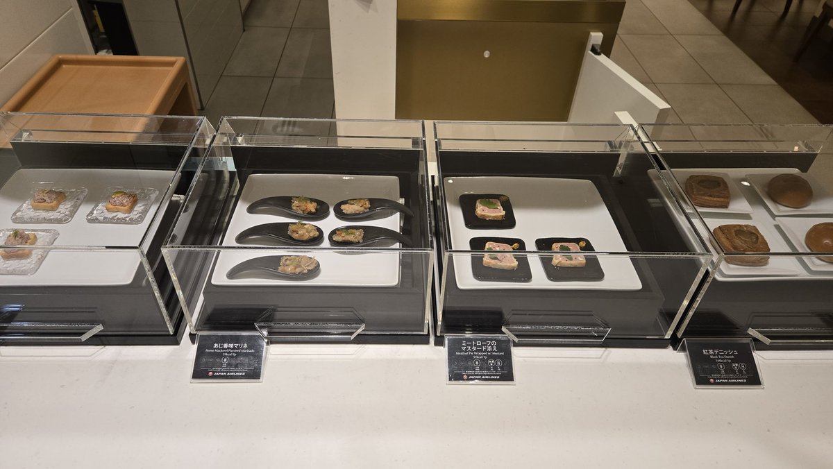 patstravelrevu's tweet image. @JAL_Official_jp #FirstClassLounge #Tokyo #NaritaAirport (order meal through qr code on table) patstravelreviews.com #airportlounge #airlineclub #airlinelounge #Airport #travel #luxurytravel #aviation #avgeek #JAL #JapanAirlines #NRT #Narita #oneworld #patstravelreviews