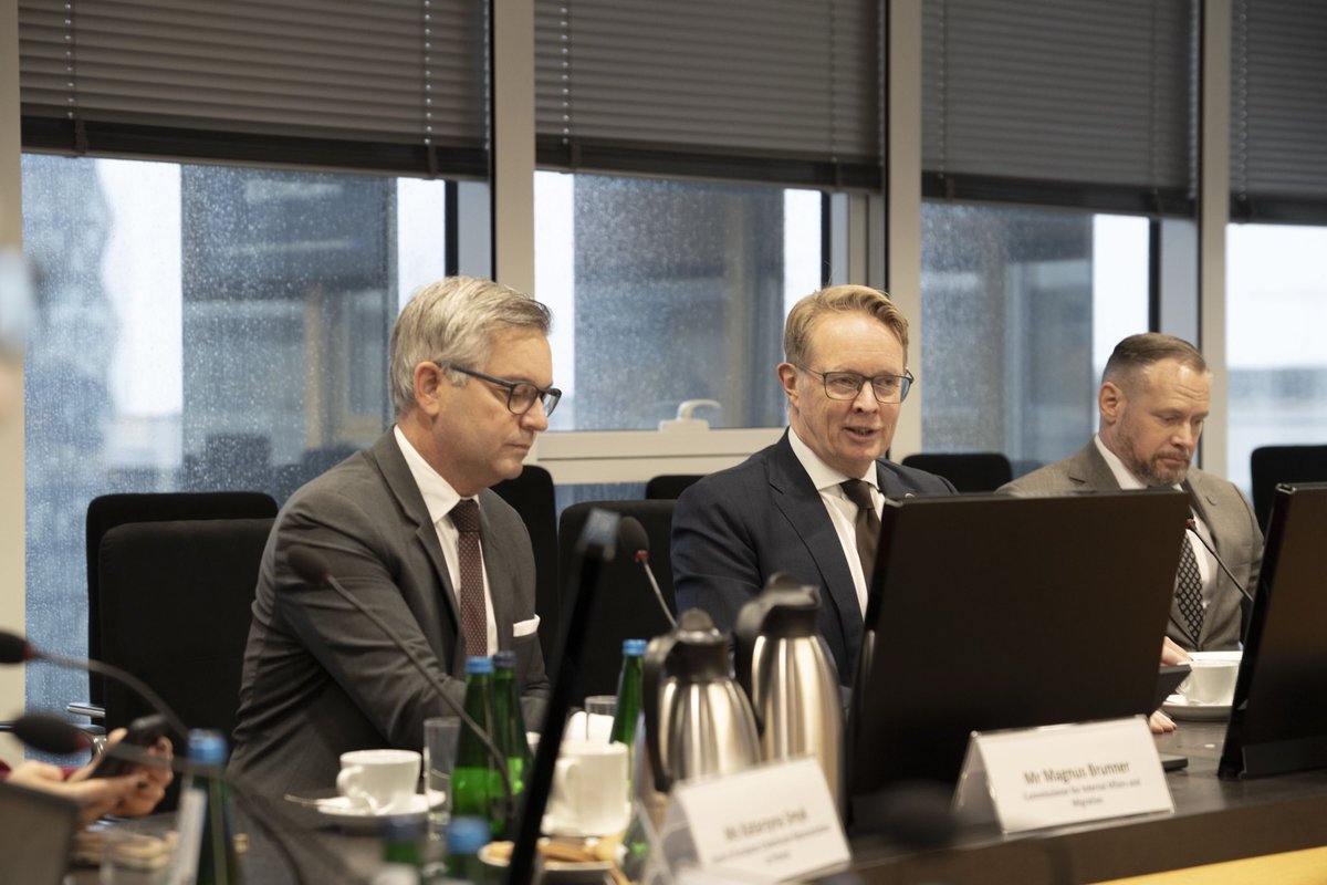 This morning I started my visit to Poland with meetings at <a href="/Frontex/">Frontex</a>. 

Grateful to <a href="/LeijtensFrontex/">Hans Leijtens</a> and his dedicated team for discussions on:

- Security outlook for 2025
- Priorities for fair and effective border management
-Strengthening Frontex capabilities

Looking forward