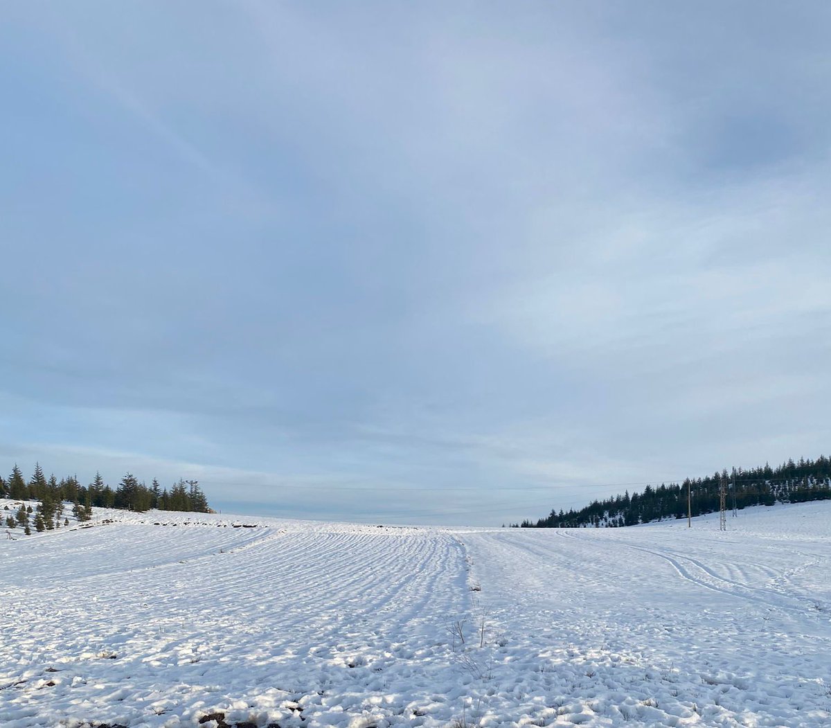 Antalya’da yollardayız gündüz merkezde 20 derece havada gezerken Korkutelinde karda  oynuyoruz. 1 şehir 4 mevsim.