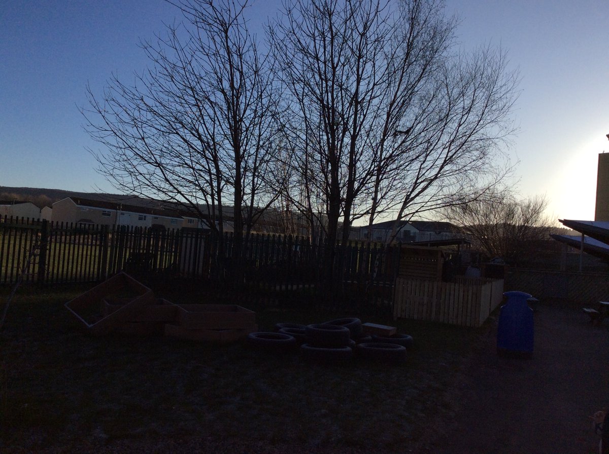 OverfieldsPri's tweet image. Nursery wrapped up warm and found lots of signs of Winter on our walk this morning.❄️