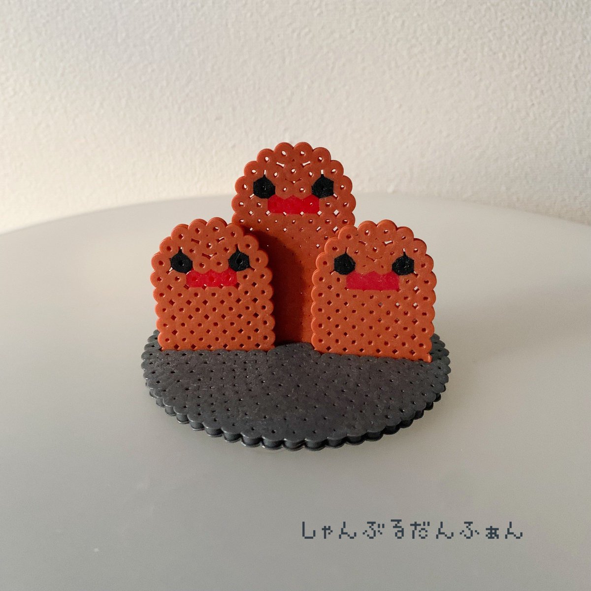 kodoroom's tweet photo. ミスドのディグダが話題になっているので、アイロンビーズで作ってみました
#しゃんぶるだんふぁん
#アイロンビーズ https://t.co/FAQGx79SXF
