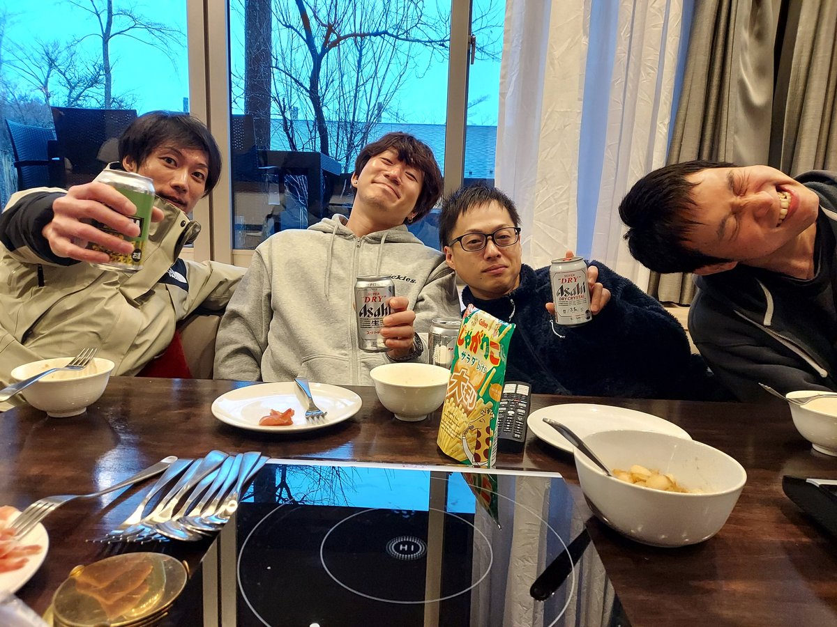 fukuto2910ftft's tweet photo. 10人規模で一泊���日グラピング企画
狭く深くから広がったコミュニティ
施設に貸し切り対応して頂いて融通利かせて頂いて叶った。
野外バーで大声で歌ったり部屋でカラオケ始めるのがいたり、鍋作ったりBBQやったりひっちゃかめっちゃかで大満足
施設の方とても快くて全て最高

#GufoRESORT山中湖 https://t.co/YD3W5nON6N