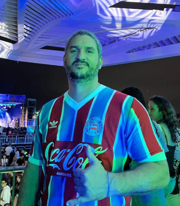 RAFAEL RODRIGUES, PRESENTE!

O LADO B presta sua homenagem ao geógrafo e militante do campo, convidado do episódio #52 que falou de Reforma Agrária.

E, principalmente, um grande amigo. Que deixa a esposa Fernanda e seu menino Ernesto, muito, muito cedo...

Estamos em choque e