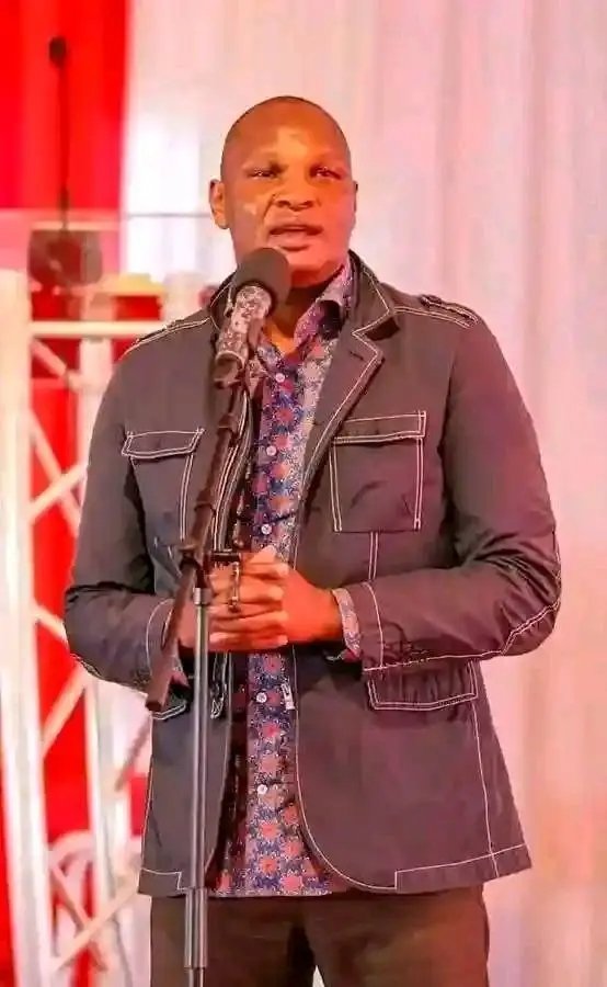 Faheem_Wesonga's tweet photo. Farouk Kibet has no office 
Farouk Kibet has no social media account.Farouk Kibet  is not elected. 
Farouk doesn't even have a degree, but he is too smart than the  PHD. holders. 
He is the most powerful person in Government .
Dear God ,when I grow up, I want to be Farouk Kibet. https://t.co/mRcMiO9DKf