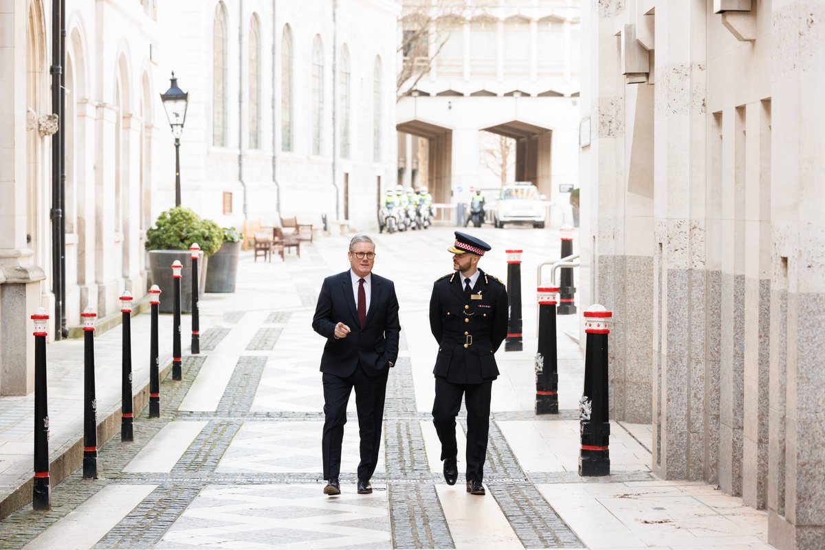 UK Prime Minister (@10downingstreet) on Twitter photo We’re launching a world-first sanctions regime to smash people smuggling gangs and starve them of illicit finance fuelling their operations.
Bringing together partners who specialise in organised crime, PM <a href="/Keir_Starmer/">Keir Starmer</a> set out how we’ll work together to strengthen our borders. We’re launching a world-first sanctions regime to smash people smuggling gangs and starve them of illicit finance fuelling their operations.
Bringing together partners who specialise in organised crime, PM <a href="/Keir_Starmer/">Keir Starmer</a> set out how we’ll work together to strengthen our borders.
