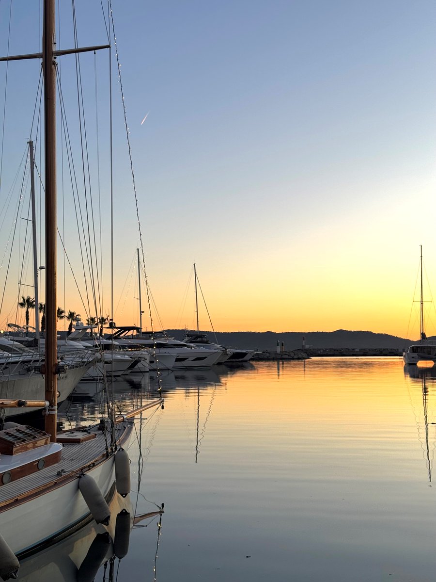 Des magnifiques couleurs pour débuter la journée en beauté à Cavalaire... 😁
