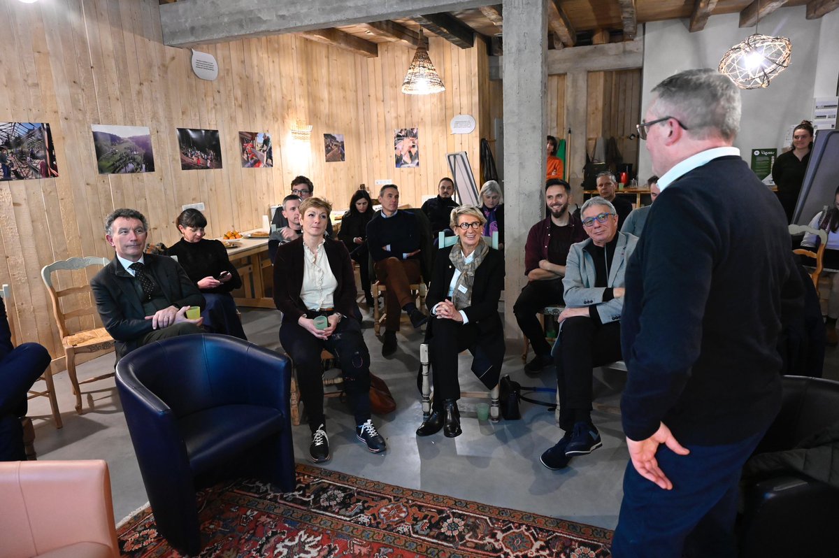 🌱La Vigotte Lab, au cœur des Vosges, est un tiers-lieu modèle d'innovation pour la transition écologique &amp; la ruralité ! 
✅ Recherche, formation &amp; bioéconomie locale s'y rencontrent pour construire des solutions durables.
La Région #GrandEst s’engage pour un avenir durable. 🙌🏼