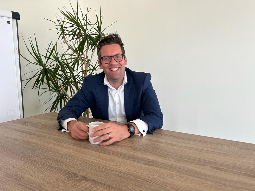 Vanavond houdt wethouder Oppelaar spreekuur van 19.30 tot 20.30 uur in Buurthuis De Kade. Loop gerust binnen met vragen of ideeën, de koffie staat klaar! ☕