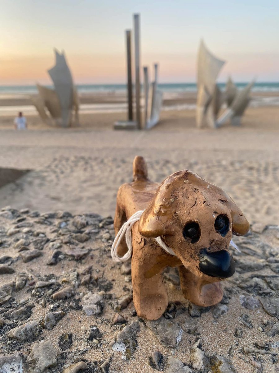 CSS_Tloskov's tweet photo. Our clay dog travels all over the world. Thanks for that. 

Take me to some place, take a picture of me and leave there for the others - it’s made by mentally handicapped people from Tloskov 🇨🇿 #worldpeacedog 🐶 https://t.co/yMlbaRpy2n