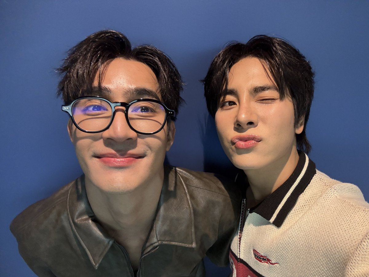 wixxiws's tweet photo. เจอกันจย้า มามามา #EarthMixxFANDOMLIVE https://t.co/TVOZLZvUKi