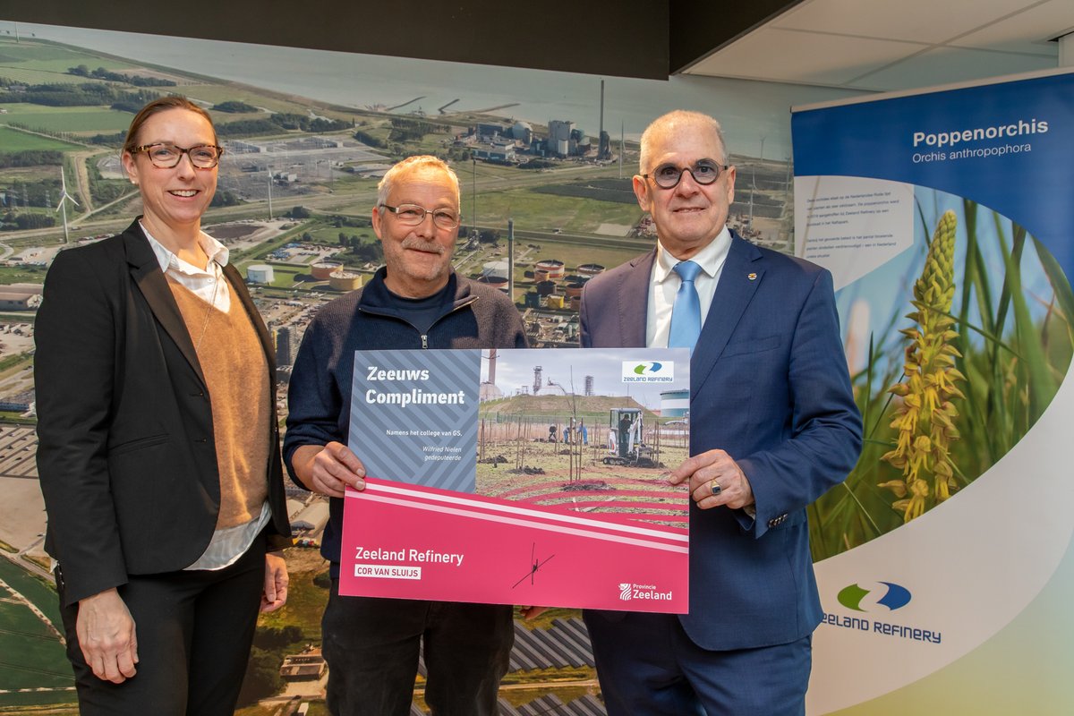 Vanochtend reikte gedeputeerde Wilfried Nielen een Zeeuws Compliment uit aan onze collega Cor, vanwege zijn jarenlange inzet voor natuurbeheer en biodiversiteit op en rond ons raffinaderijterrein. Wij zijn ontzettend trots op Cor en zijn inzet. Gefeliciteerd Cor!