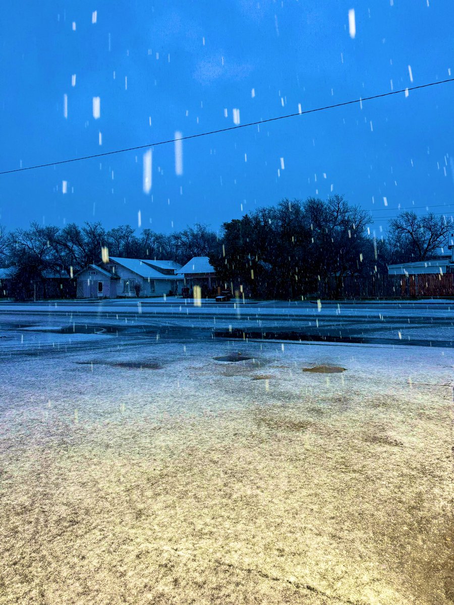 VueIntelligence's tweet image. Snowfall has begun in West Texas. 

#Vue
