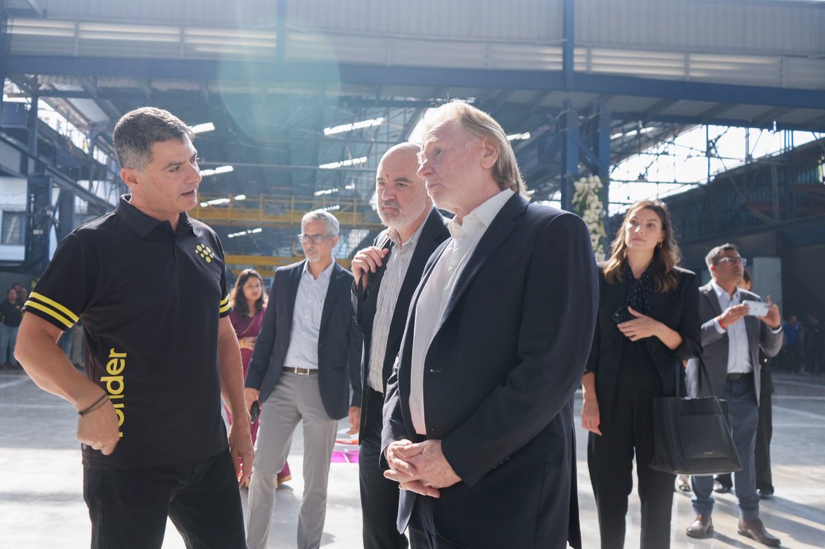 Green hydrogen is a priority area of cooperation under the recently elevated 🇮🇳🇦🇺 Renewable Energy Partnership, announced by our PMs <a href="/AlboMP/">Anthony Albanese</a> and <a href="/narendramodi/">Narendra Modi</a>. Delighted to inaugurate <a href="/Ador_India/">Ador Powertron Ltd</a>’s new #GreenHydrogen facility in #Pune with CEO Ravin Mirchandani - an 🇦🇺alumnus. 🌱