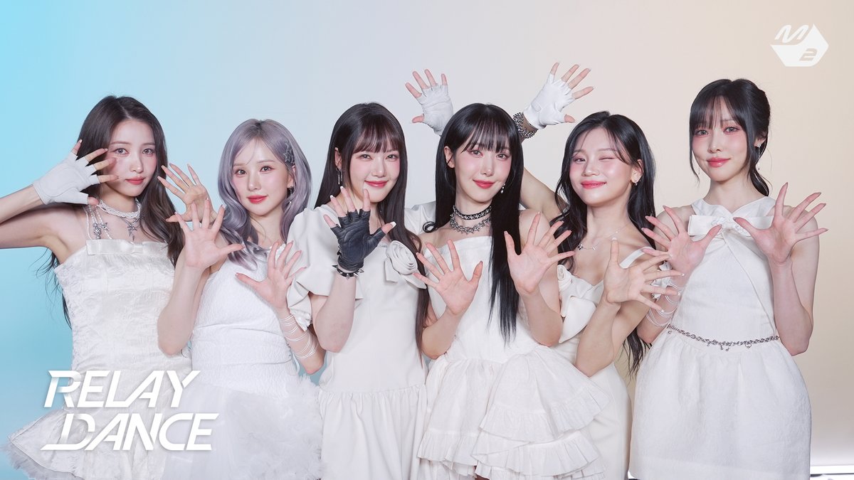 M2MPD's tweet image. 무려 4년 만에 돌아온 여자친구의 릴레이댄스 안아..🫂 이 릴댄에 이어 이번 주말 새로운 선물까지 찾아온다는 스포 살짝 놓고 갑니다 총총😉 #릴레이댄스 #여자친구 #우리의다정한계절속에 #GFRIEND #Season_of_Memories @GFRDofficial #RelayDance

▶ youtu.be/xl9MBRd9MKU