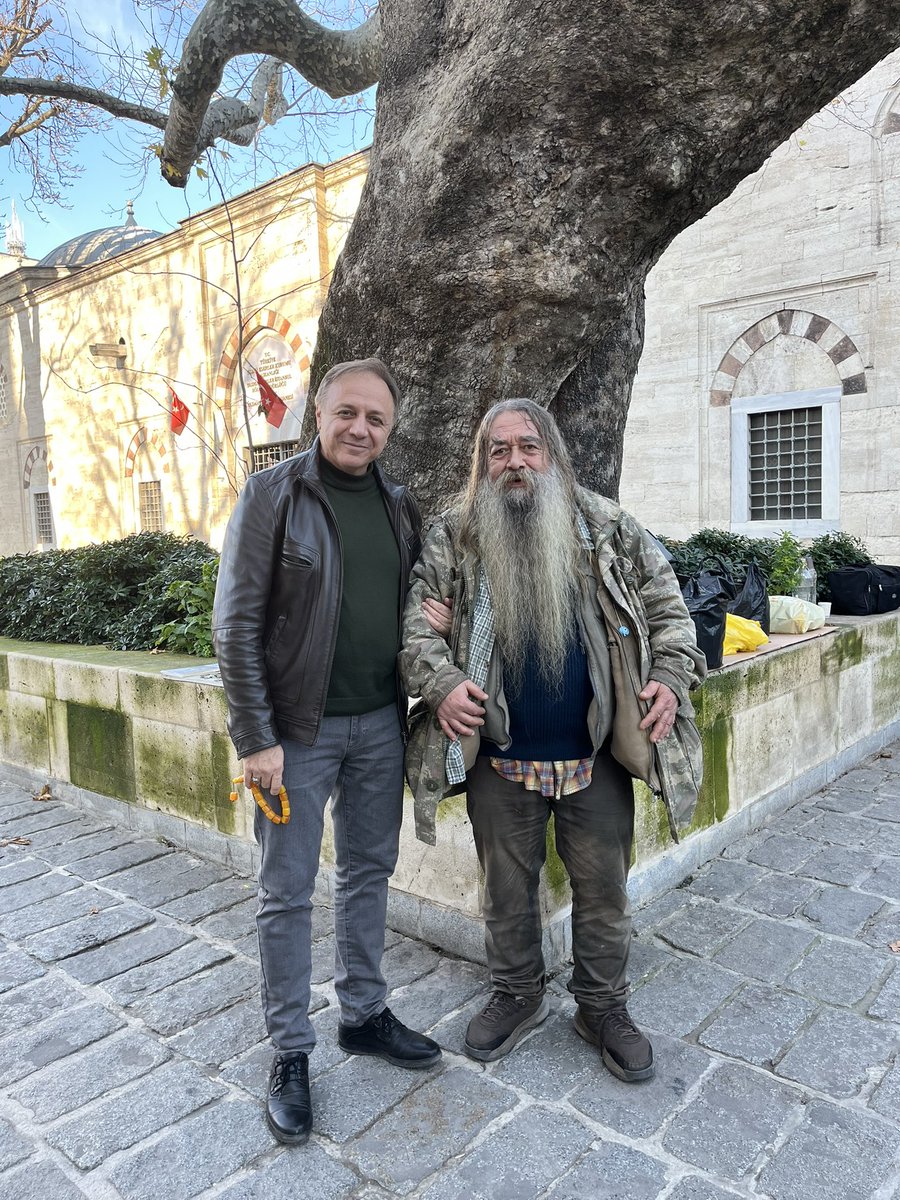 Avni Dede’ yi ziyaret .. eski günleri yad ediş..Allah’a emanet ile ayrılış.. hey gidi beyazıt.. hey gidi üniversite yılları… #avnidede