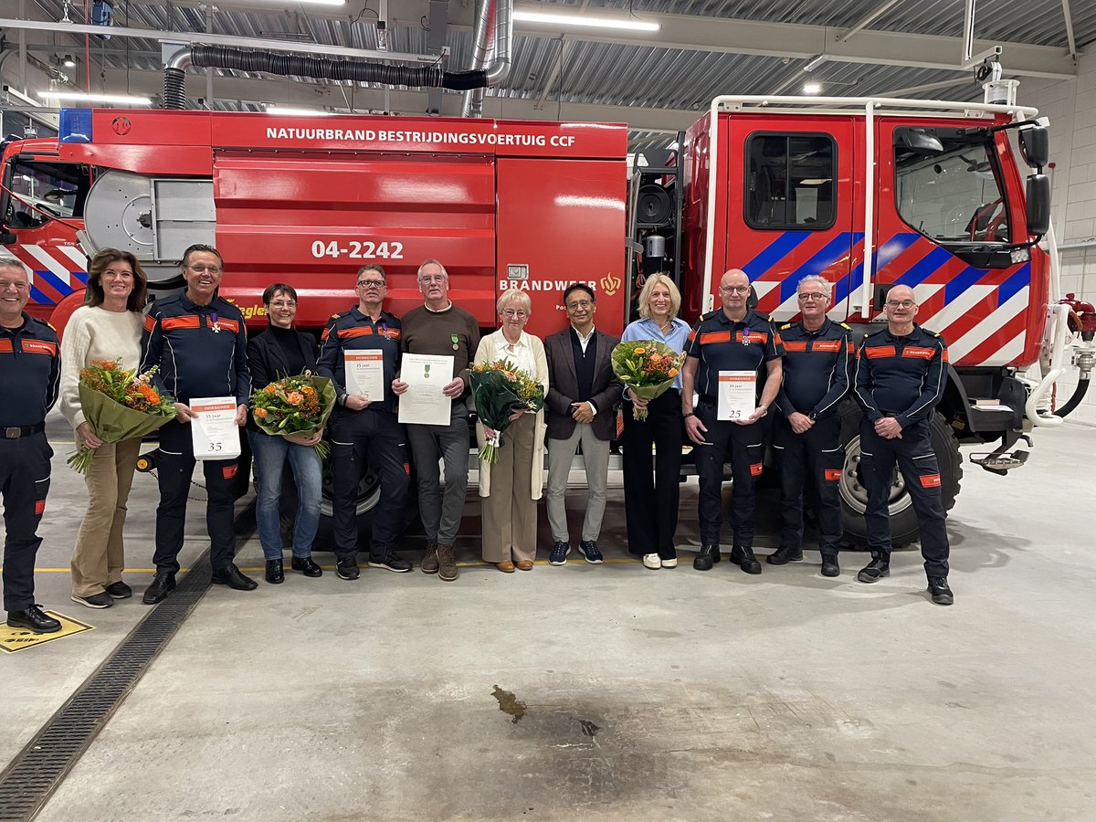 Gerbrand Kampman neemt na bijna 45 jaar afscheid van <a href="/brandweerijssel/">Veiligh.ijsselland</a> brandweer #Ommen. Dank voor decennia lange bijdrage aan de veiligheid in <a href="/gemeenteommen/">Gemeente Ommen</a>. Een icoon van een brandweerman!