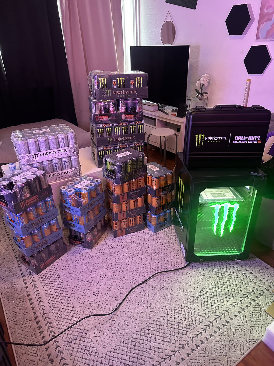Momo 🧊 (@xsyrixz) on Twitter photo Darf ich euch meinen Neuen Partner <a href="/MonsterEnergyDE/">Monster Energy DE</a> Vorstellen!
W das Jahr 2025 mit so einem banger Partner zu starten ❤️ Darf ich euch meinen Neuen Partner <a href="/MonsterEnergyDE/">Monster Energy DE</a> Vorstellen!
W das Jahr 2025 mit so einem banger Partner zu starten ❤️