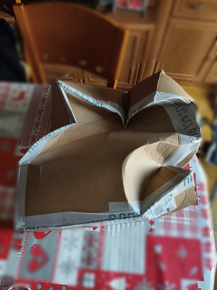 edelbarrio75's tweet image. @MRW_clientes @mrw_es donde puedo poner una reclamación por mala gestión de su reparto? Pedido recibido hoy de @HugandClau y viene la caja destrozada. Sinceramente no es seria la forma de trabajar de sus repartidores. 
@MVal76 #OCU #MRW #Destrozo #Paquete