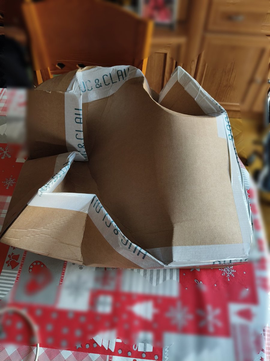 edelbarrio75's tweet image. @MRW_clientes @mrw_es donde puedo poner una reclamación por mala gestión de su reparto? Pedido recibido hoy de @HugandClau y viene la caja destrozada. Sinceramente no es seria la forma de trabajar de sus repartidores. 
@MVal76 #OCU #MRW #Destrozo #Paquete