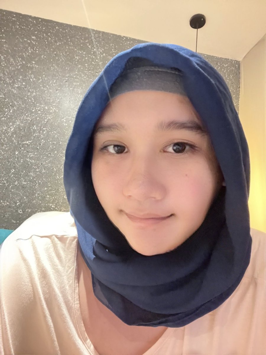 suka yg berhijab apa engga?