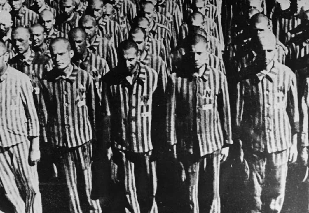 Voor mijn nieuwe boek ben ik me opnieuw in de Holocaust aan het verdiepen. Deze opfris drukt me nogmaals op de feiten. 
Hoe kunnen Israëliërs de Palestijnen dit aandoen na wat velen van hun voorouders zelf hebben meegemaakt? On, onbegrijpelijk! Nog steeds.