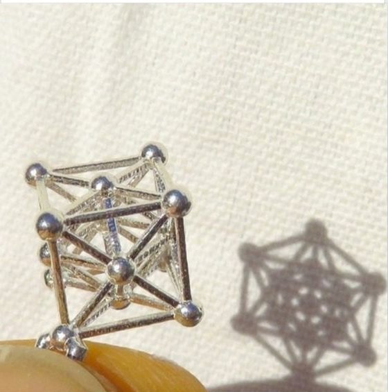 iluminatibot's tweet image. Now you see it