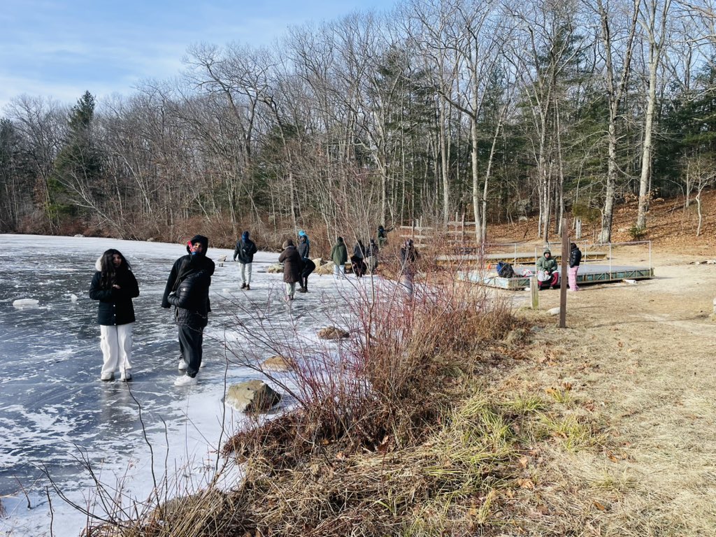CityLabRevere's tweet photo. Ice ice baby 🧊 

Second to last week at @Hale1918 🥺 catch us at Naonet Pond measuring ice thickness using tape measures, hatchets, and drills ⛏️

#CityLab #cityasalab #snow #winter #STEAM #ice #pond #handsonlearning #deeperlearning @RPS_Super https://t.co/mWgDb361hA