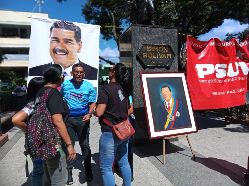 VictorJulioGo's tweet photo. La plaza es del pueblo ... No volverá la violencia. La Paz nos pertenece. Toma de la plaza Bolívar de Paz Castillo en defensa de la Paz y la NO violencia... En defensa de nuestro presidente Nicolás Maduro https://t.co/4VayI9EvQu