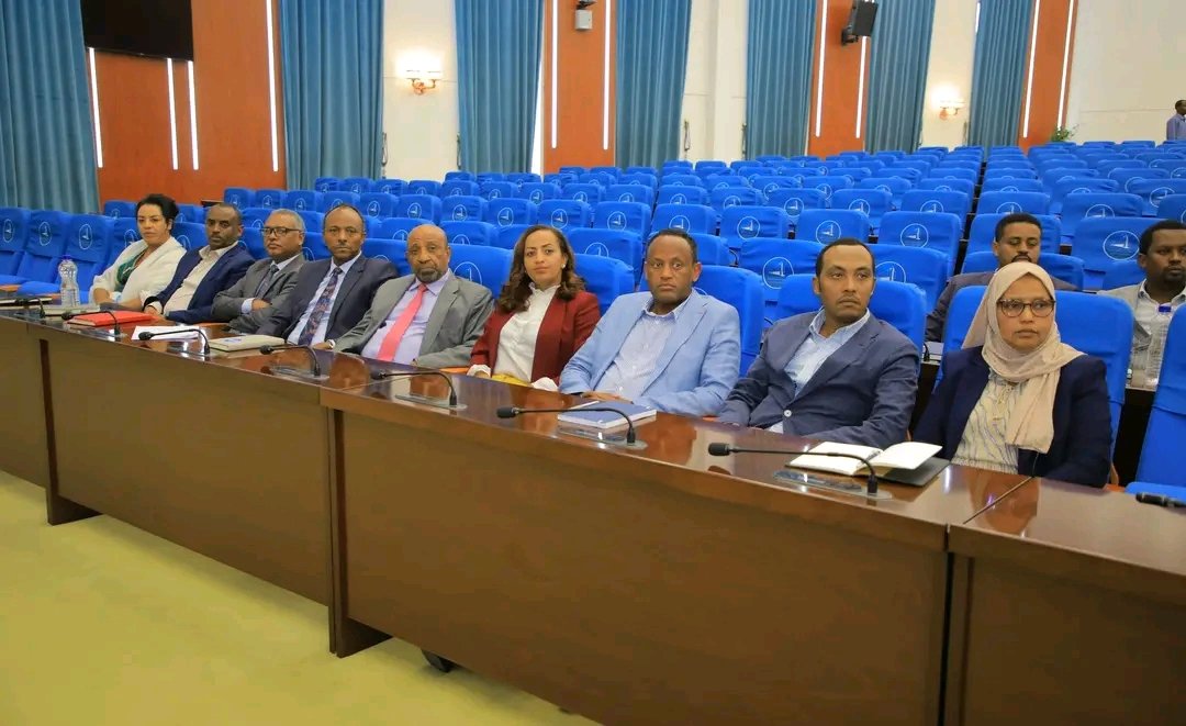 GazettePlusET's tweet image. Gov’t outlines measures to tackle landslide risks in Oromia &amp;amp; Afar. DPM @TemesgenTiru stresses preemptive actions &amp;amp; coordinated efforts. Federal &amp;amp; state bodies, along with experts, are actively engaged. #Ethiopia #DisasterManagement #LandslidePrevention