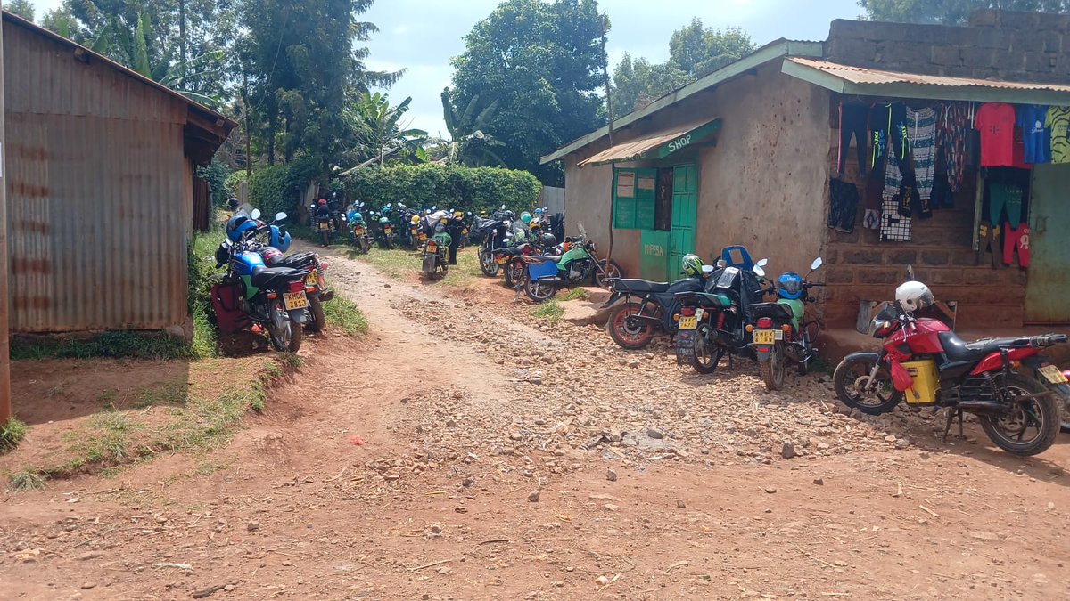 DigitalbodaKE's tweet photo. Today, we showed the power of unity by visiting our comrade Enosh after his accident, uplifting his family &amp; the Mutuini community. Even OCS Madam Rachael praised our discipline! Join us to champion safety, sanity, &amp; service. 💙 https://t.co/v4H1kVZ8RA https://t.co/8cpO1Sg9OJ