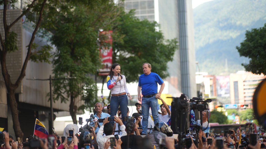 Ahora mismo <a href="/MariaCorinaYA/">María Corina Machado</a> en Chacao