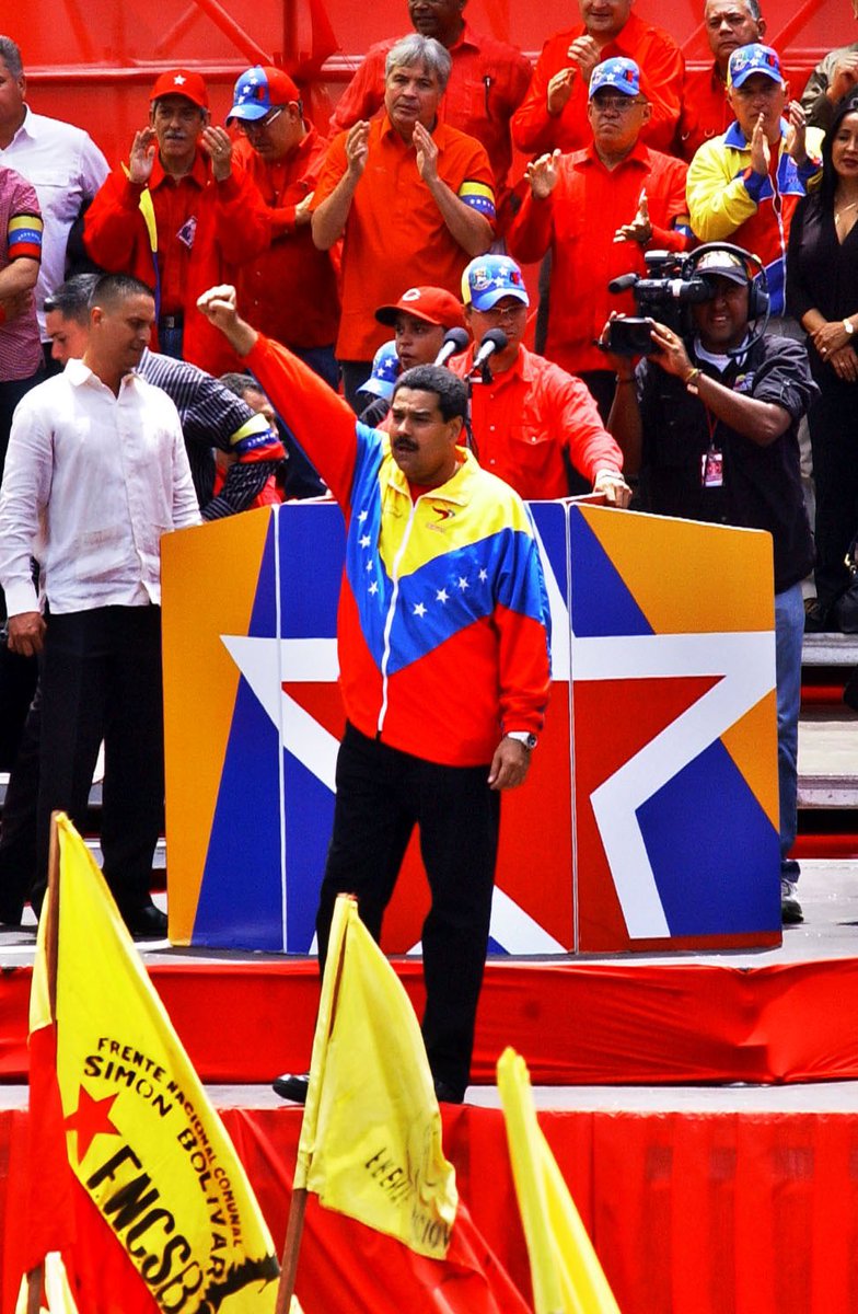 PresidenciaCuba's tweet photo. 🇨🇺| Heredero fiel del legado del Comandante Chávez, Nicolás Maduro ha demostrado en largos años una inteligencia que ha resistido todo tipo de guerras, y ha ostentado una admirable capacidad para liderar el proceso revolucionario en #Venezuela.

🔗| https://t.co/hXHsGn42lI https://t.co/C1uq0qfv2S