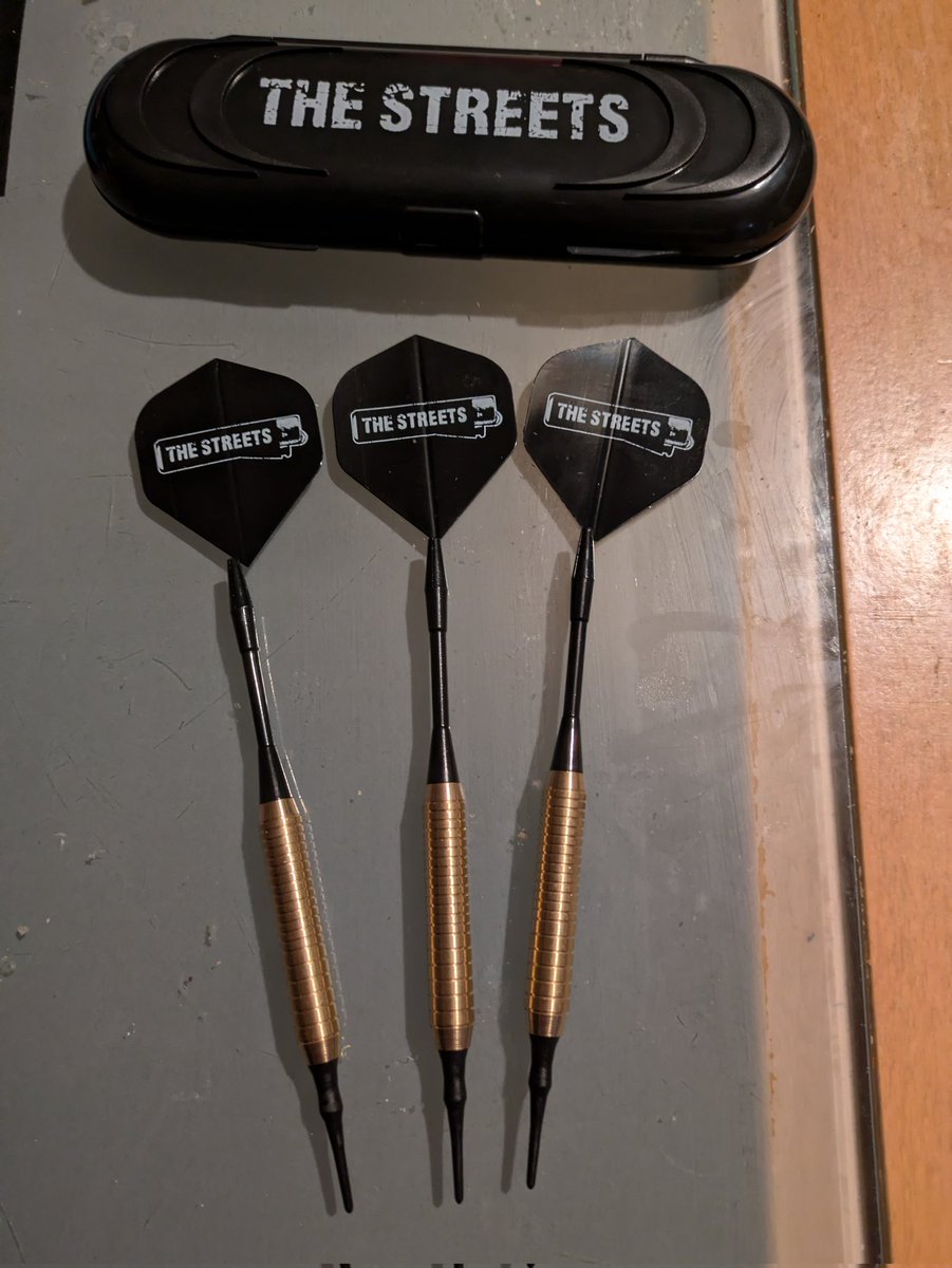 Chubzinmeanwood's tweet image. Got some new arrows @mikeskinnerltd  @NickAhad. I&apos;m one happy Chubz! #sharpdarts #thestreets #originalpiratematerial