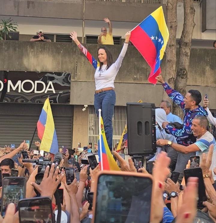 Reapareció la HEROÍNA, María Corina Machado #URGENTE

Venezuela será LIBRE 🙌 #Venezuela #VenezuelaSeraLibre #MariaCorinaEs