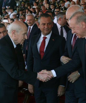 serpil.sen (@sepilsen) on Twitter photo 23 yıl muhalefet:
-…ceğiz,…cağız…
- iktidar şunu yaptı,
İktidar bunu yapmadı,
- biz iktidar olursak hesabını soracağız.
-bunun da,şunun da hesabını soracağız.
Birinci parti yaptık yine aynı terane❗️
Kartmış⁉️
<a href="/herkesicinCHP/">CHP 🇹🇷</a> <a href="/eczozgurozel/">Özgür Özel</a> <a href="/alimahir/">Ali Mahir Başarır</a>
#NeKartıAcilSeçim 23 yıl muhalefet:
-…ceğiz,…cağız…
- iktidar şunu yaptı,
İktidar bunu yapmadı,
- biz iktidar olursak hesabını soracağız.
-bunun da,şunun da hesabını soracağız.
Birinci parti yaptık yine aynı terane❗️
Kartmış⁉️
<a href="/herkesicinCHP/">CHP 🇹🇷</a> <a href="/eczozgurozel/">Özgür Özel</a> <a href="/alimahir/">Ali Mahir Başarır</a>
#NeKartıAcilSeçim
